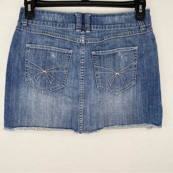 Distressed Elle sequin patch jean skirt - Picture 4 of 6